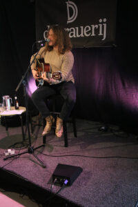 Boaz (vocals, acoustic guitar)