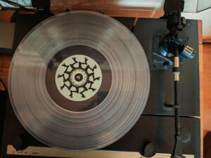 Cosmic Kangaroos / …less grounded… auf klarem Vinyl