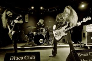 The Comancheros vom Start weg warm