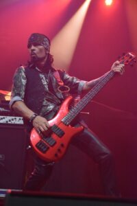 Y&T-Bassist Aaron Leigh