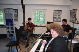 Auftritt der Band am 9. Mai 2025 in Triptis (Saale-Orla-Kreis) im Rahmen einer Autorenlesung