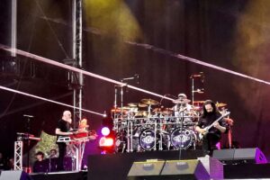 Gitarrist John Petrucci stand in Nürnberg an seinem 58. Geburtstag gewohnt souverän auf der Bühne