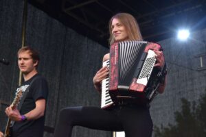 Max und Pauline Weber. Zwei Geschwister, die mit Punkrock für Furore sorgen