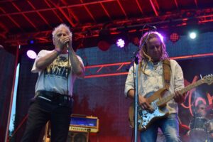 Auftritt der Band Monomann mit Michael Rhein (In Extremo, links) und Brian Bosse (Freygang)