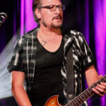 Dennis Hormes (guitar, backing vocals)