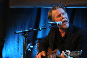 Guy Verlinde (vocals, guitars, slide guitar)
