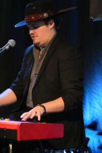 Tom Eylenbosch (electric piano, banjo, washboard, percussion, backing vocals)