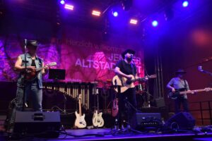 Drei Musiker aus Wetzlar rocken die Marktplatzbühne in Jena