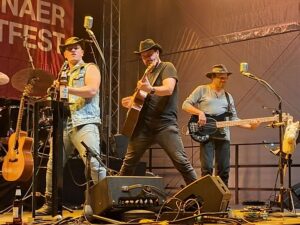 Let’s rock. Das galt vor allem für die vielen Metal-Versionen