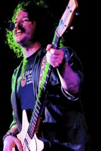 Joey Verdonselli unterstützt den Druck kongenial