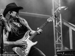 Ullrich Ellison, Vocals & Guitar