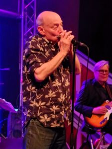 Henry Heggen (lead voc, bluesharp)