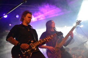 Jonas Roßner (links) und Bassist Freddy Müller-Schartl