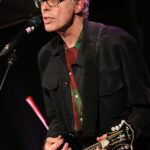 Olaf Koeneman (vocals, acoustic guitar, mandolin, backing vocals)