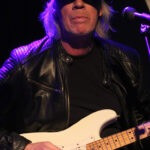 Klaas Kuijt (rhythm guitar, backing vocals)