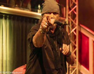 Gert Lange (Guitar, Vocals)