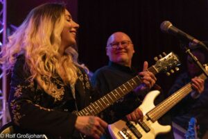 Vanja Sky (Guitar, Vocals) 