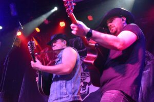 Linus (links) und Mandowar-Sänger Nailz