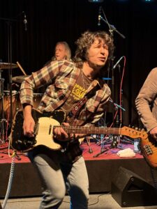 Davy Knowles schmettert ein weiteres Solo