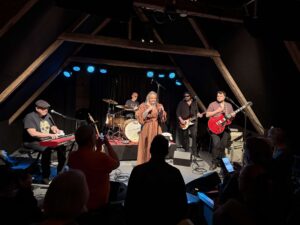 Kaz Hawkins und Band