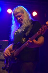 Bassist Volkmar Große von Sweet Confusion