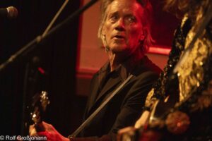 Robert La Roche (git, voc)