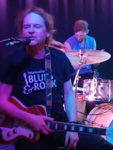 Malte mit Italia Maranello-Gitarre