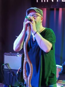 Robert Collins – vocals, harp