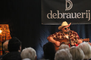 Phil Seeboth (vocals, acoustic guitar)