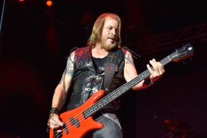 Bassist Johnny Lee Middleton