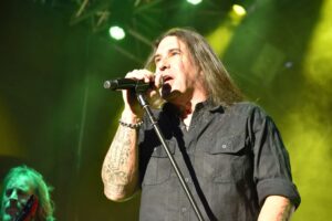 Zachary ‘Zak‘ Stevens ist fester Sänger bei Savatage