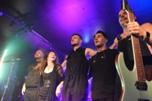 Ein Paukenschlag im Vorprogramm von Myrath: Vorband Roses Of Thieves aus Ungarn