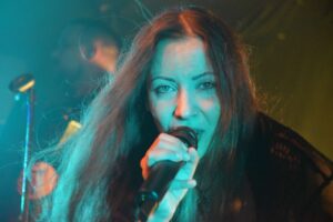 Roses Of Thieves-Frontfrau Ivett Dudás