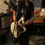 Simone Holsbeek (vocals, guitar, tambourine)